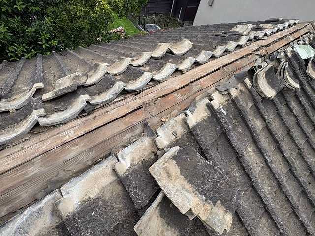 劣化した棟下地木材